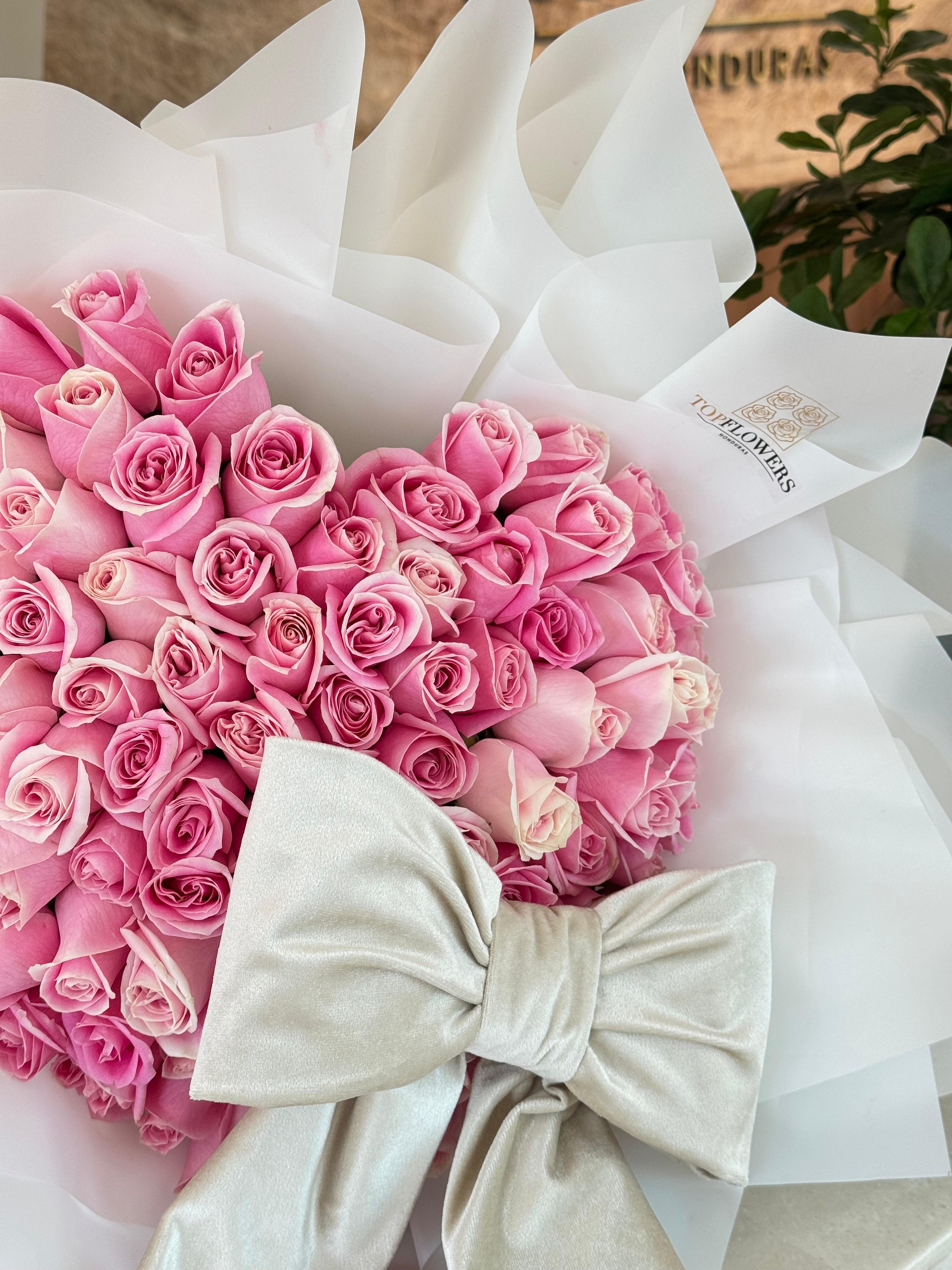 Velvet Signature Heart 80 Roses