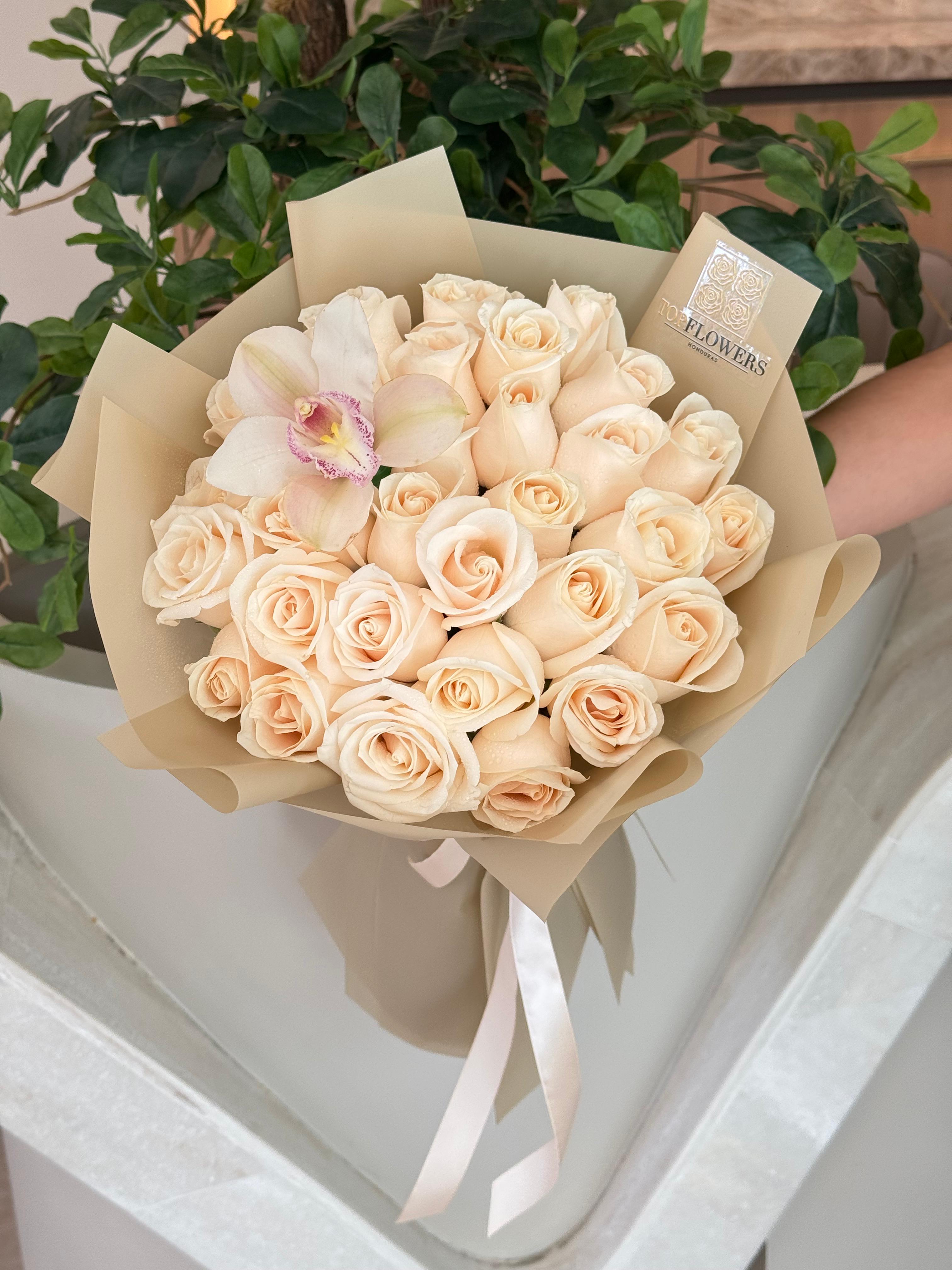 Pure Romance (30 roses)