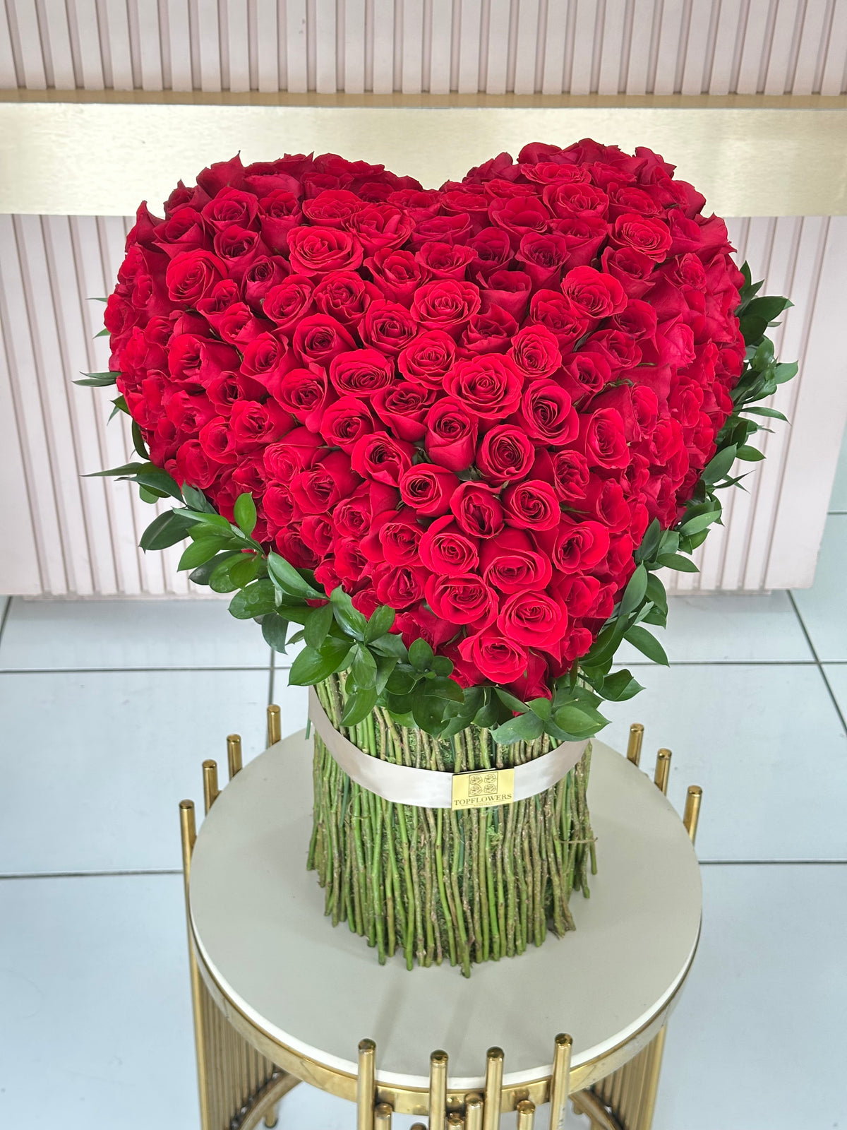 Standing Heart Roses Standing Lover Heart (200 Roses) | Top Flowers