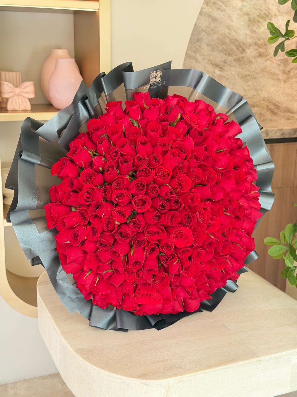 Signature Bouquet (200 Roses)