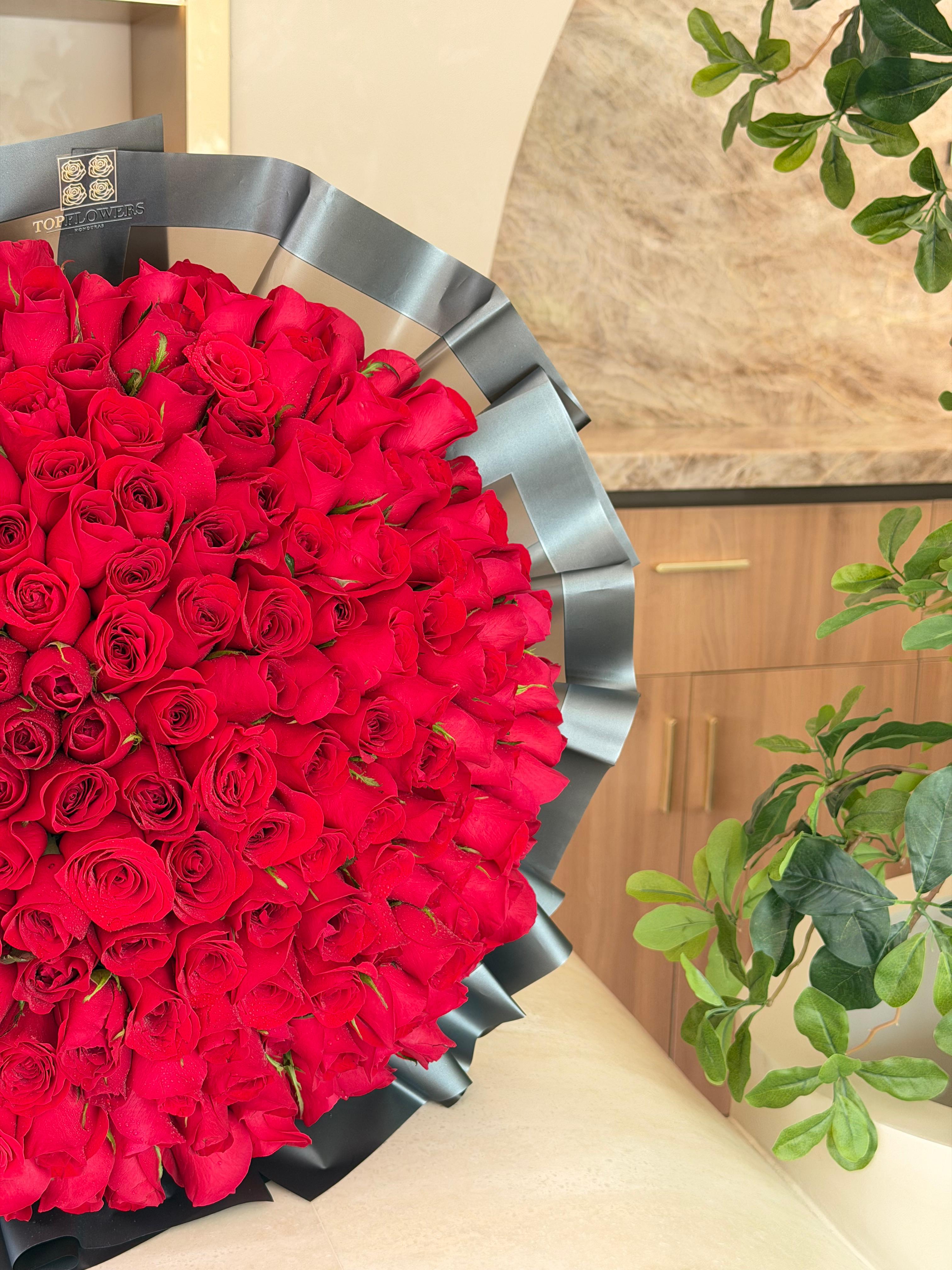 Signature Bouquet (200 Roses)