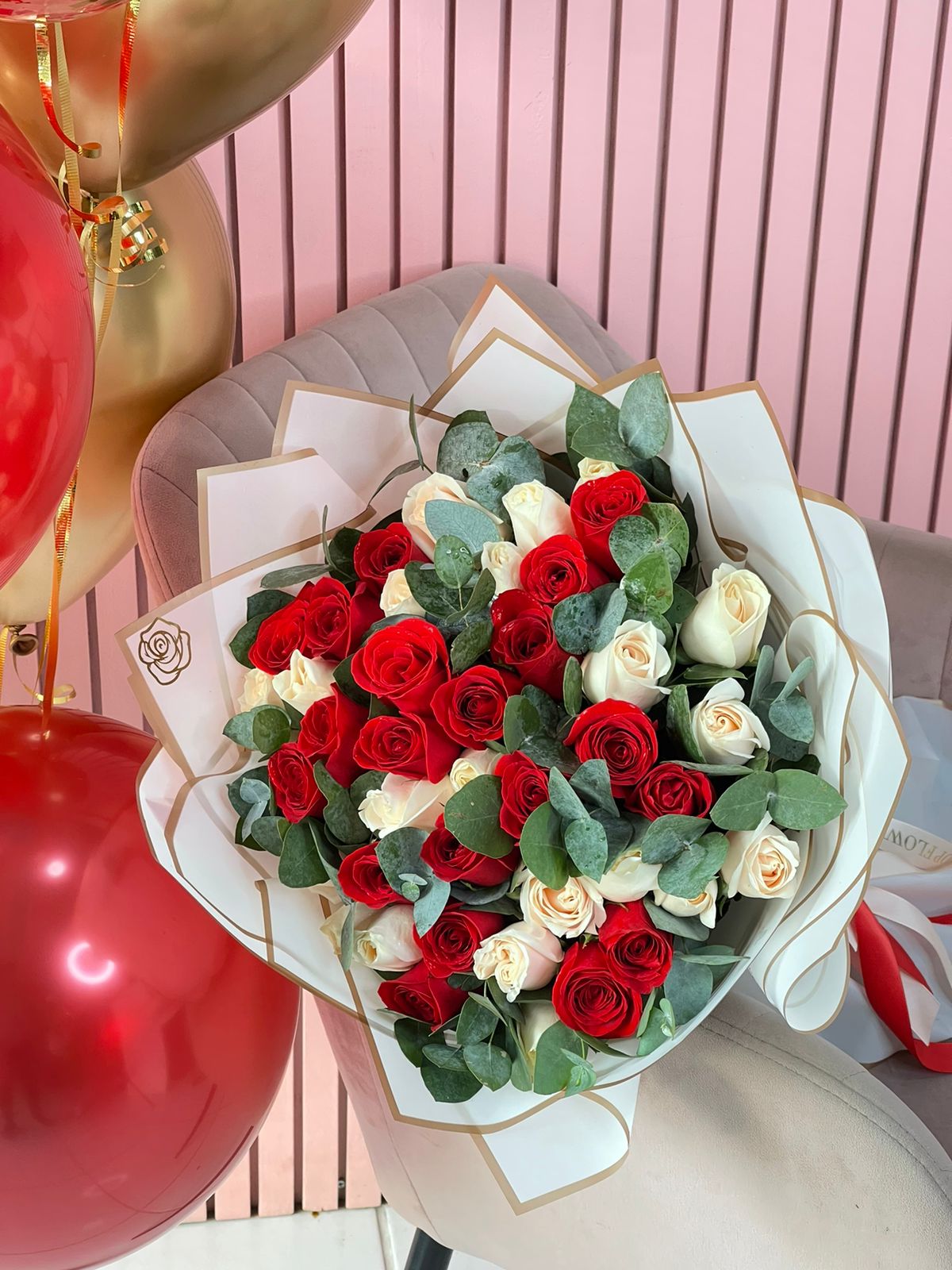 Signature Bouquet (50 Roses)