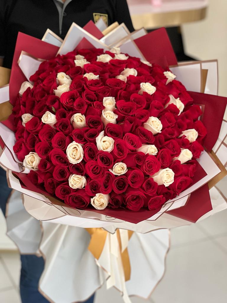 Signature Bouquet (150 Roses)