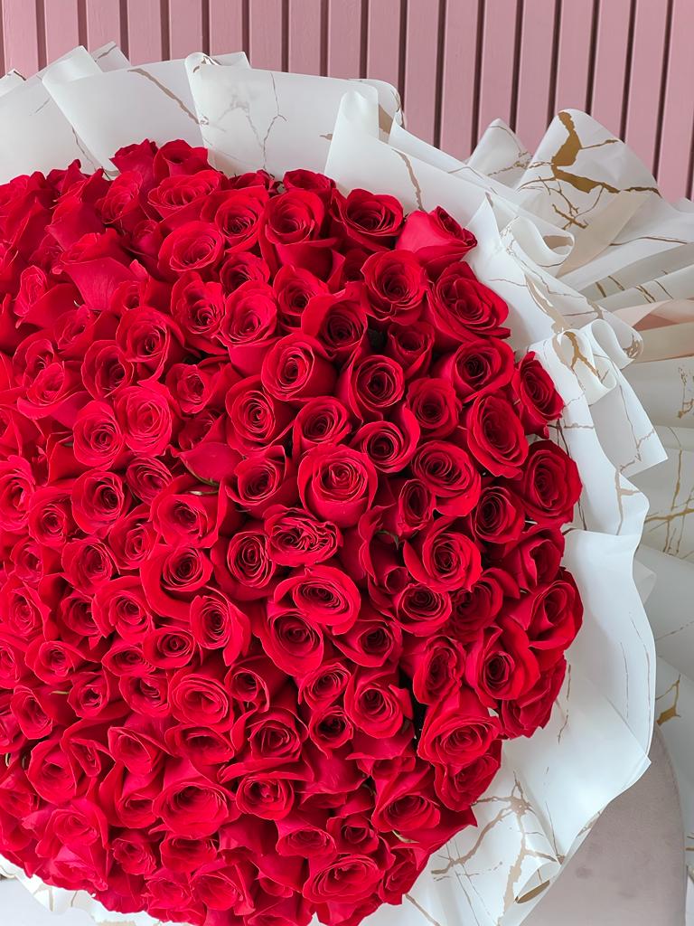 Signature Bouquet (200 Roses) | Top Flowers
