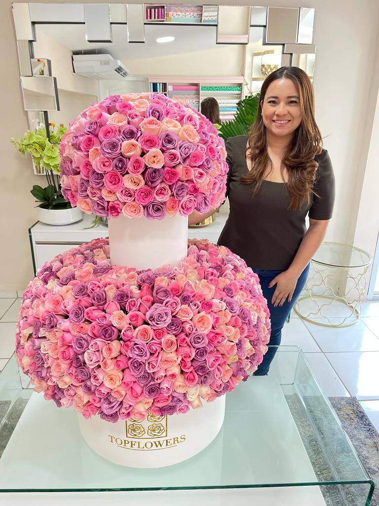 700 Roses Two-Tier Roses 700 | Top Flowers
